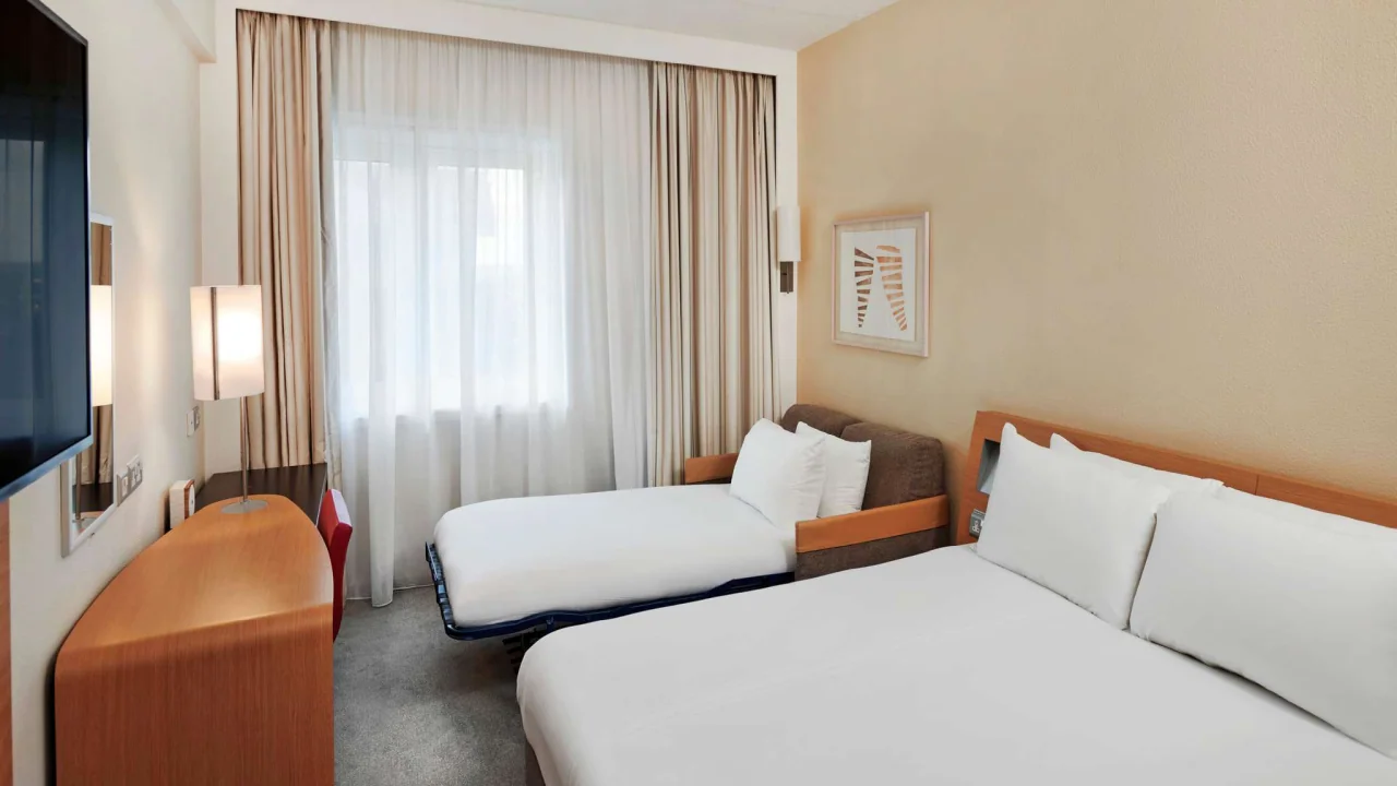 Novotel London West